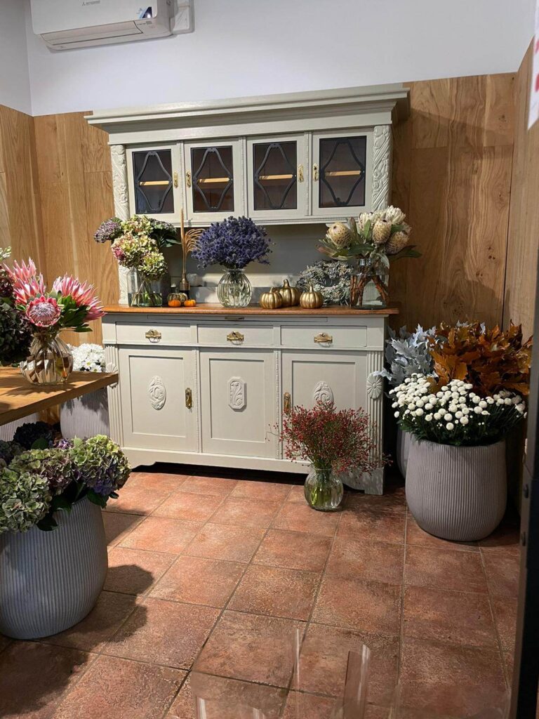 Kredens po renowacji